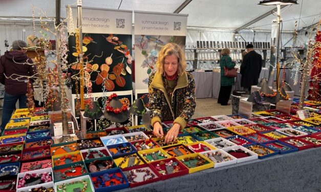 Kunsthandwerk auf Weihnachtsmärkten: Individuelle Halsketten